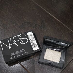 NARS Compact with Shimmering Silver Eyeshadow - Isla Bonita